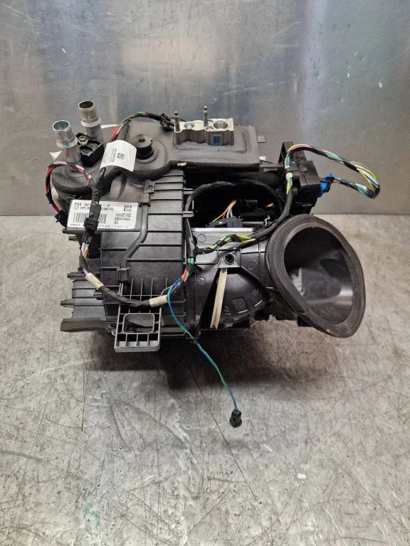 Salongi kütte- ja kliimaploki plastkorpus – Peugeot 208 II (2019-)