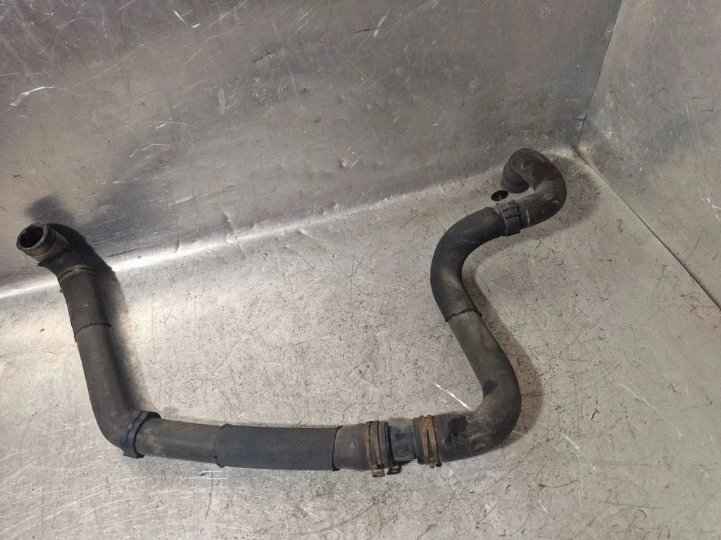 Engine coolant pipe/hose