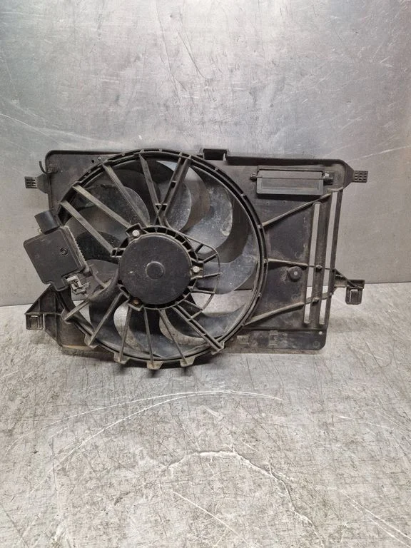 Radiaatori ventilaatori difuusor 8V618C607ED