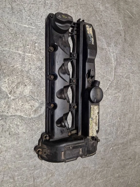 Rocker cam cover – Mercedes-Benz E-Class W212 (2009-2016)