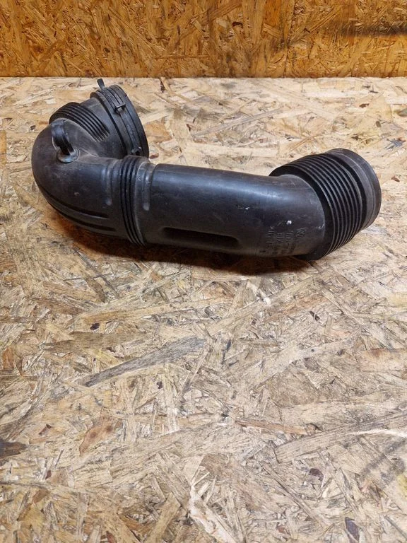 Air intake hose/pipe – Audi Q7 4L (2005-2015)