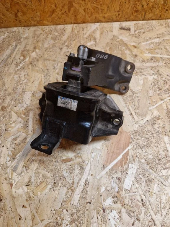 Engine mount bracket 150921