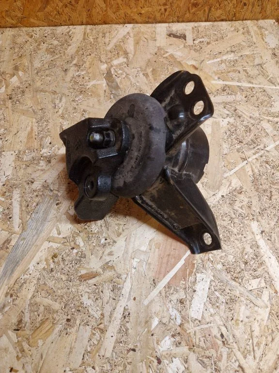 Engine mount bracket 21810D9500