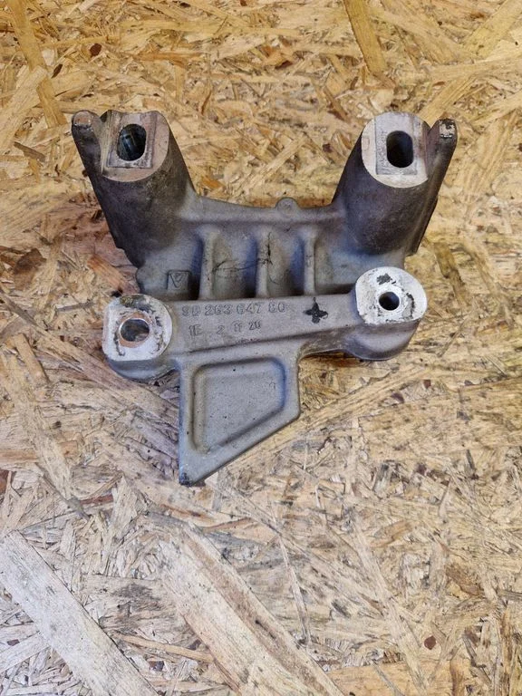Engine mounting bracket 9826364780