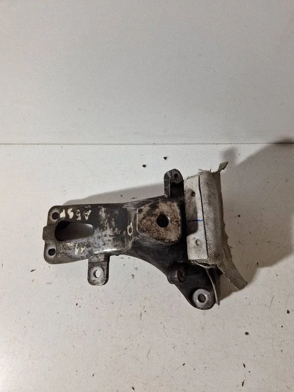 Engine mounting bracket – Audi A6 S6 C7 4G (2011-2018)