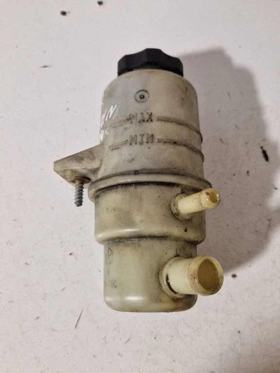 Power steering fluid tank/reservoir – Chrysler Town & Country V (2008-2016)