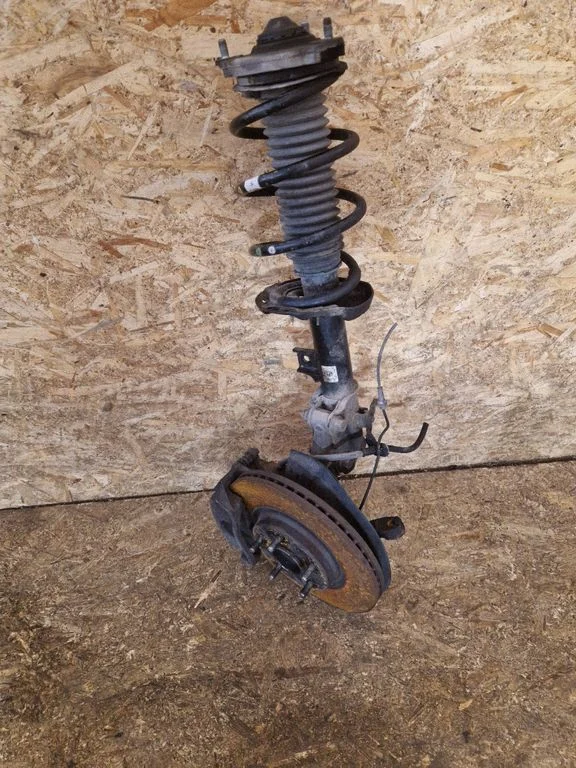 Front wheel hub spindle knuckle – left