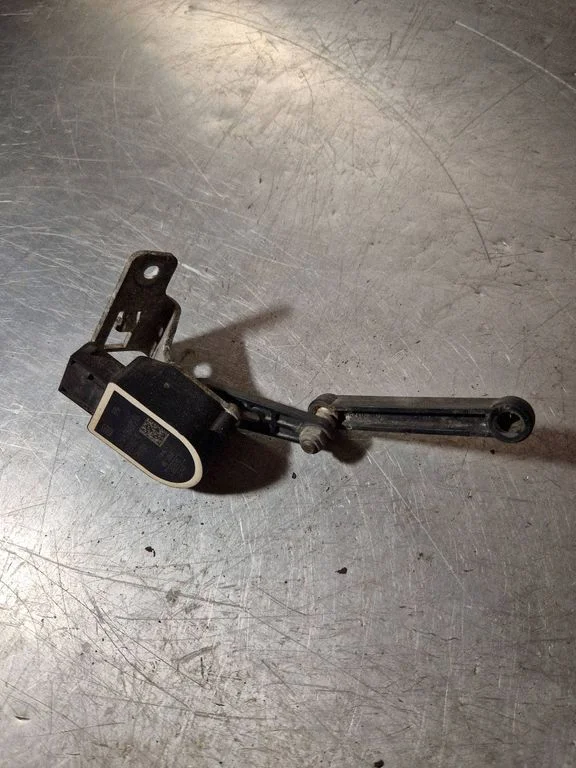 Headlight/headlamp level sensor 6784075