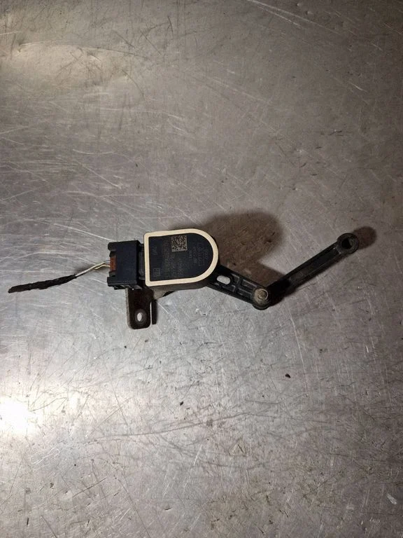Headlight/headlamp level sensor 6784075