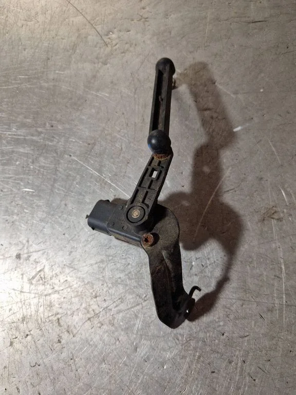 Headlight/headlamp level sensor 6853747