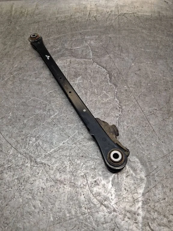 Rear control arm 6768724