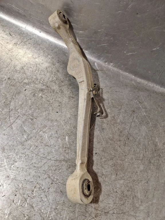 Rear control arm – left