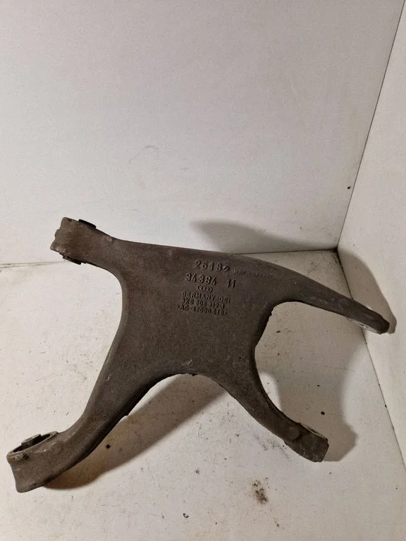 Tagumine ülemine õõtshoob 8K0505312J