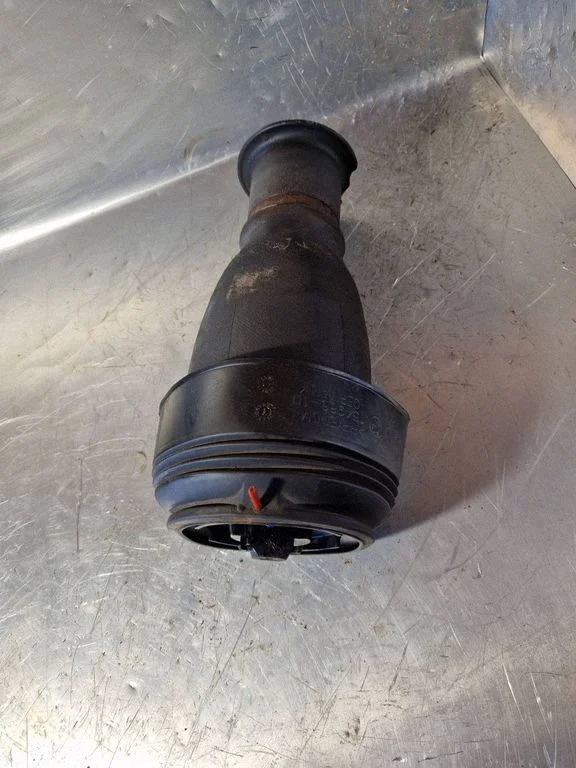 Rear air suspension bag/shock absorber – BMW 5 Series E60 E61 (2004-2010)