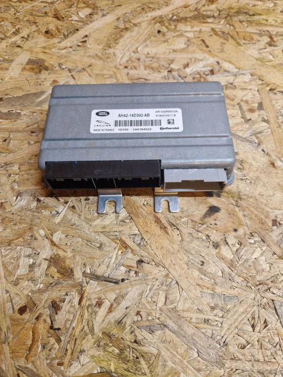 Air suspension control unit module (rear) – Land Rover Range Rover Sport L320 (2005-2013)