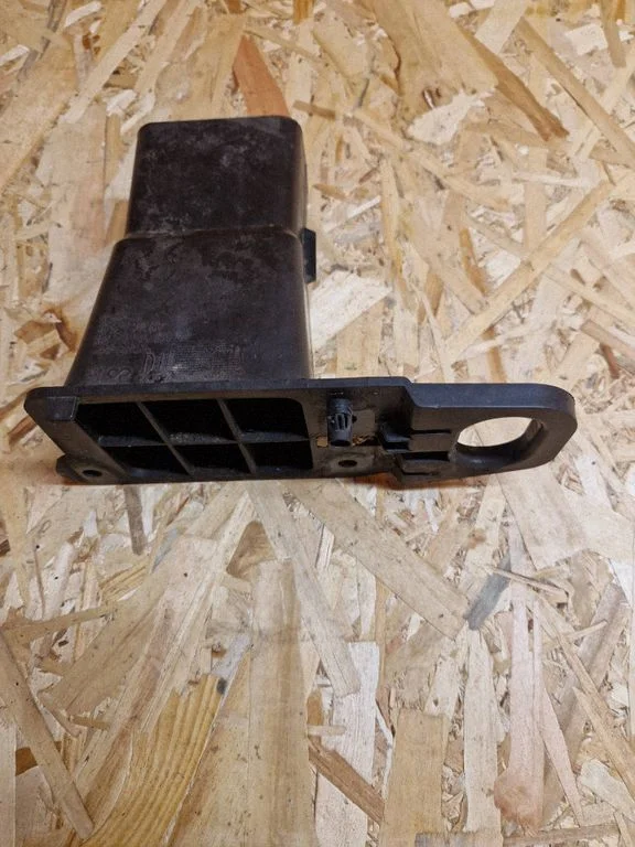 Front bumper mounting bracket 9682791280