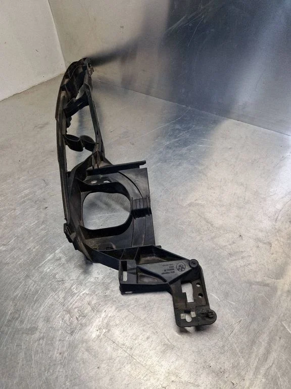 Esistange alumine osa (huul) – BMW X3 F25 (2010-2017)