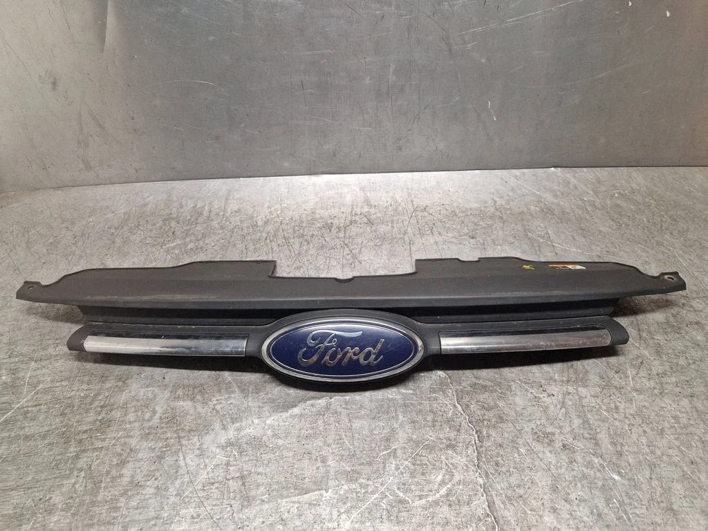 Front bumper upper radiator grill BK218200