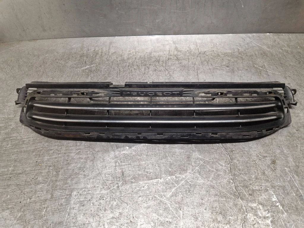 Front bumper upper radiator grill 9675714177