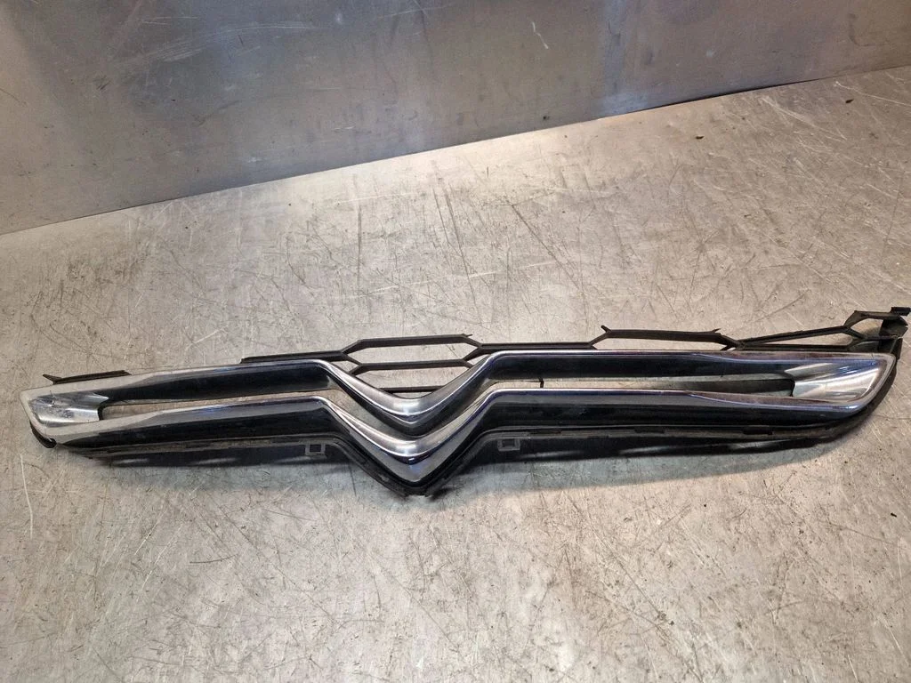 Front bumper upper radiator grill – Citroen DS5 (2011-2018)