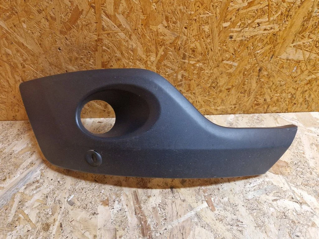 Front fog light trim/grill BK21R19952