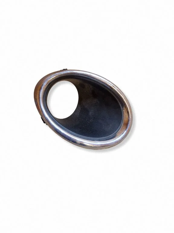 Front fog light trim/grill 622574EA0
