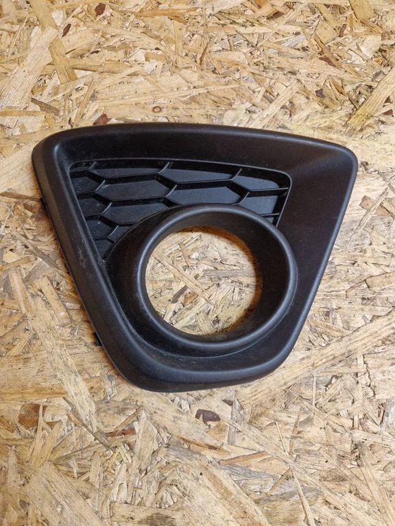 Front fog light trim/grill KD5350C11
