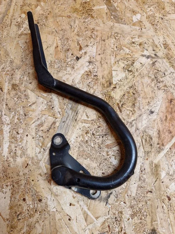 Engine bonnet/hood hinges – Opel Zafira C (2011-2019)