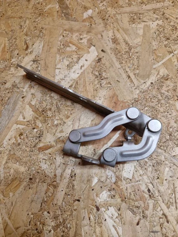 Engine bonnet/hood hinges 05178241AB