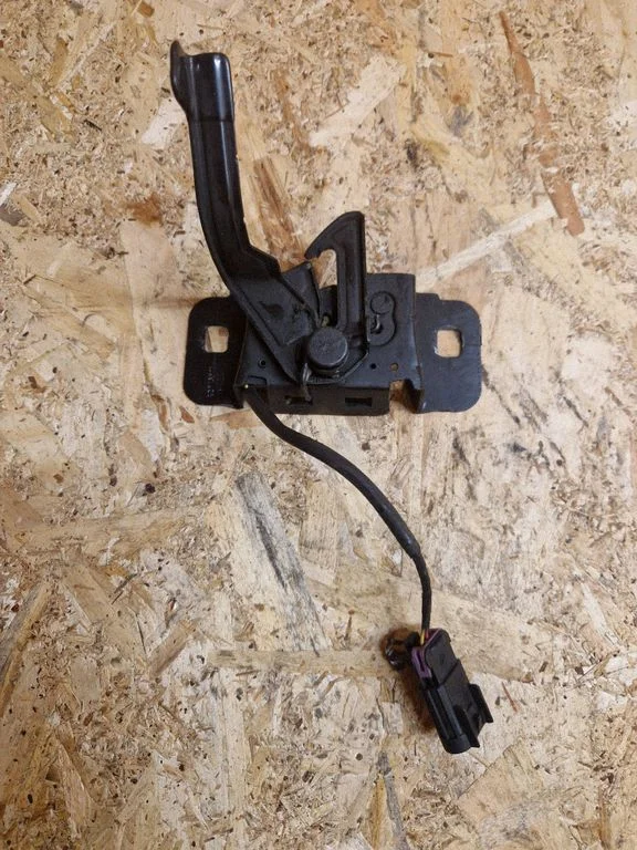 Engine bonnet/hood lock/catch