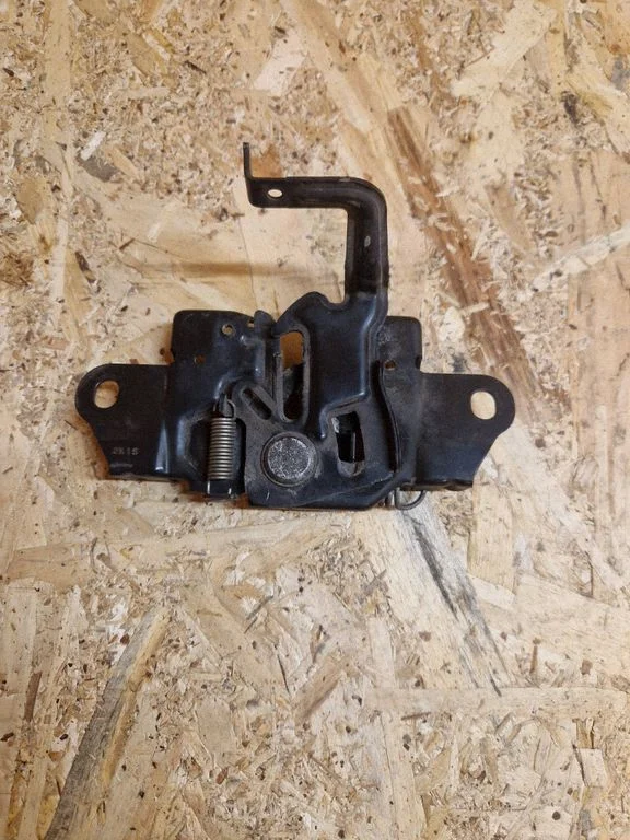 Engine bonnet/hood lock/catch 2K15
