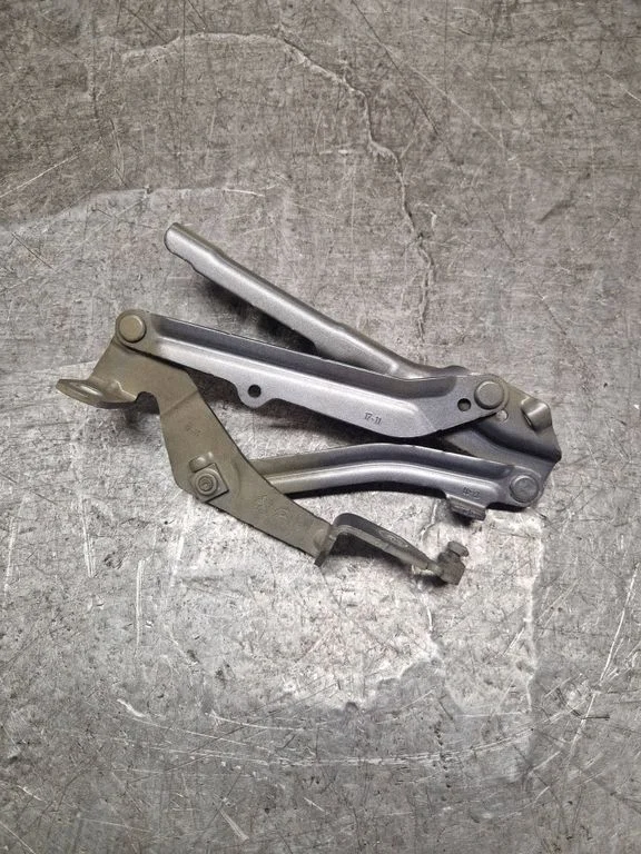 Engine bonnet/hood hinges 9814189880