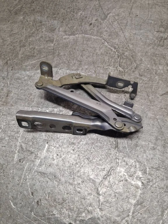 Engine bonnet/hood hinges 9814188880