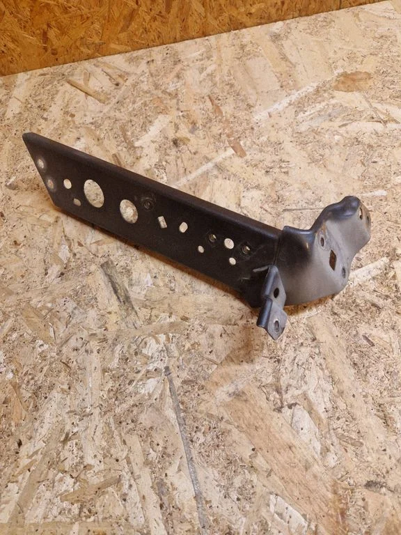 Fender mounting bracket KD5352140