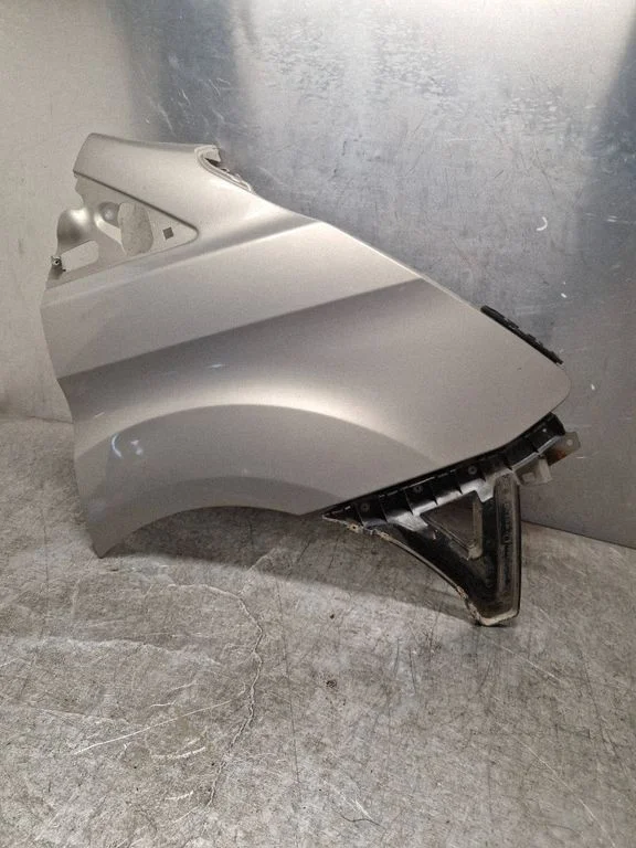 Fender – right