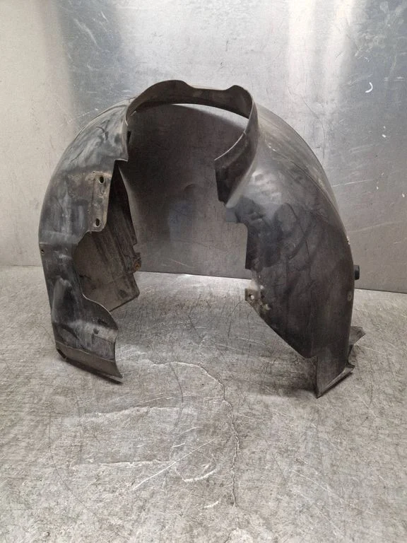 Front wheel arch liner splash guards AM51R16114