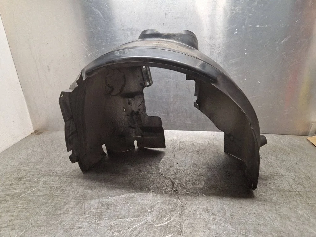 Front wheel arch liner splash guards AM51R16115AF
