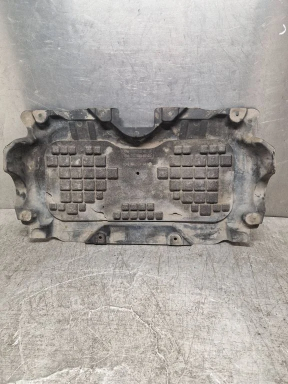 Engine splash shield/under tray – Mercedes-Benz C-Class W205 (2014-2021)
