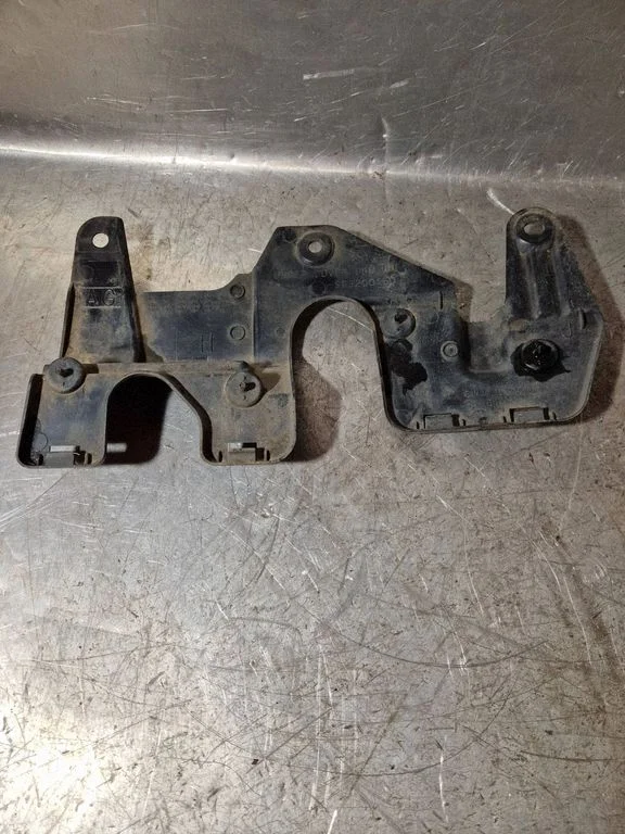 Engine splash shield/under tray S93200150