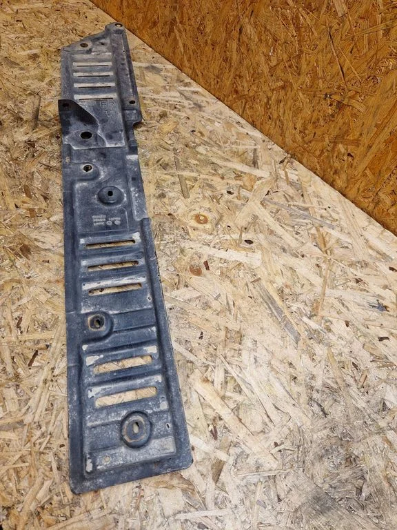 Center/middle under tray cover 758931BP0A