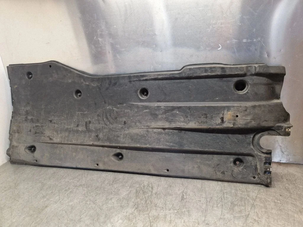 Center/middle under tray cover 3Q0825201H