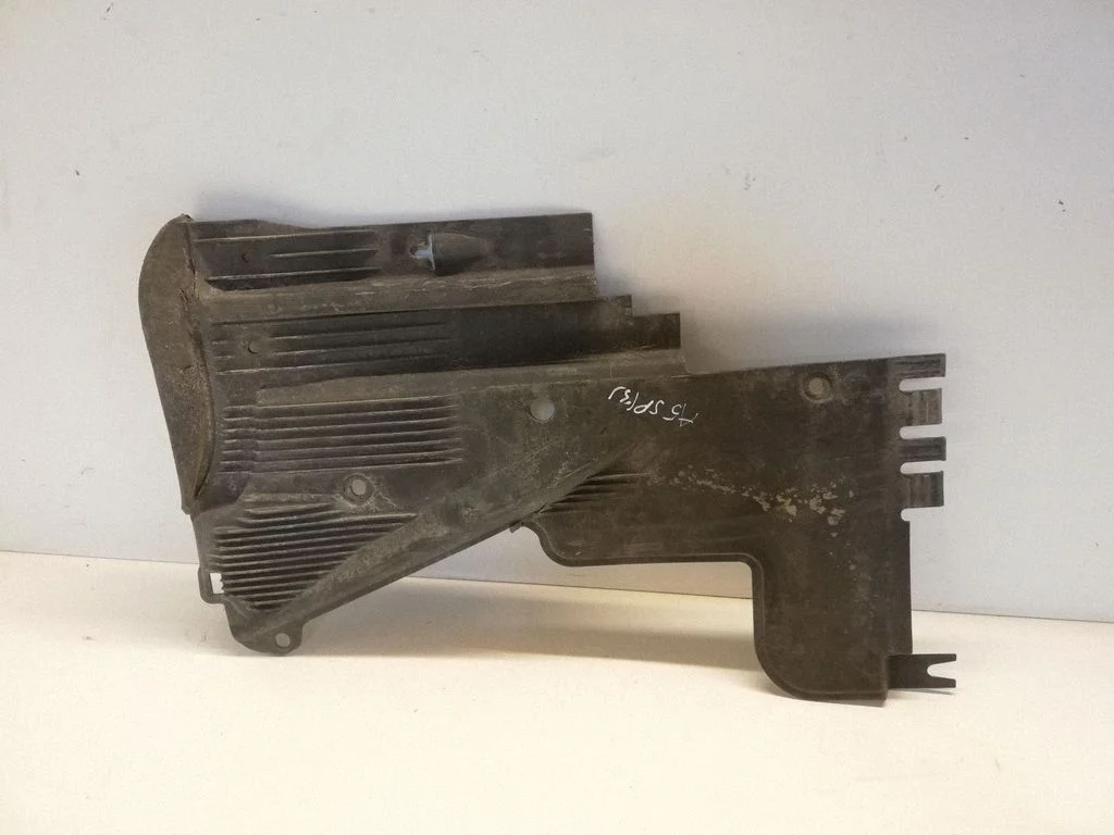 Center/middle under tray cover 8T8825216C