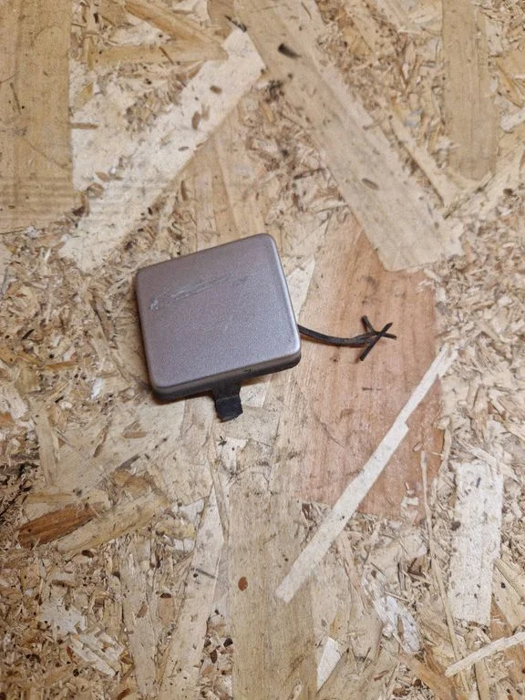 Rear bumper row hook cap/cover