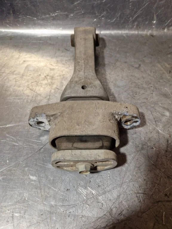 Gearbox mount 219692S000