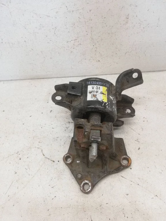 Gearbox mount 218323Z000