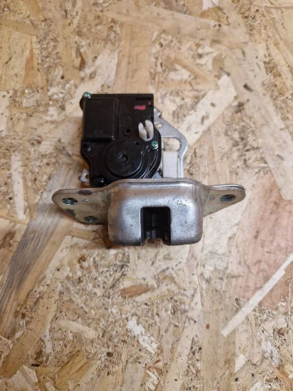 Tailgate/trunk/boot lock/catch/latch 1018C