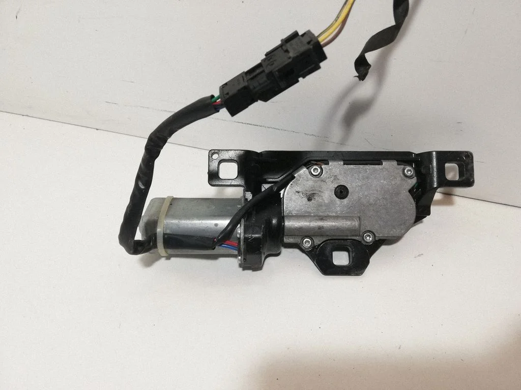 Tailgate/trunk/boot lift motor – BMW 5 Series E60 E61 (2004-2010)