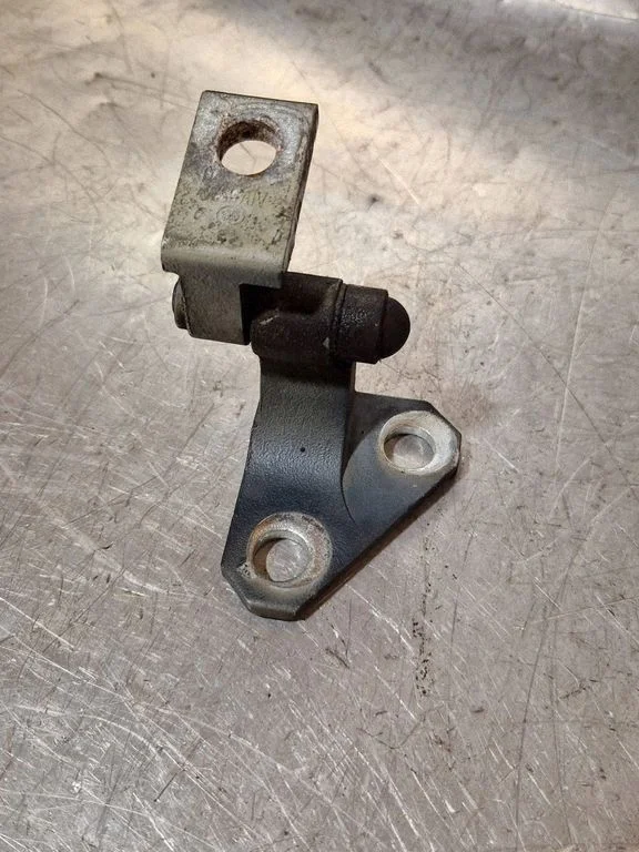 Front door upper hinge – Volkswagen Passat CC (2008-2016)