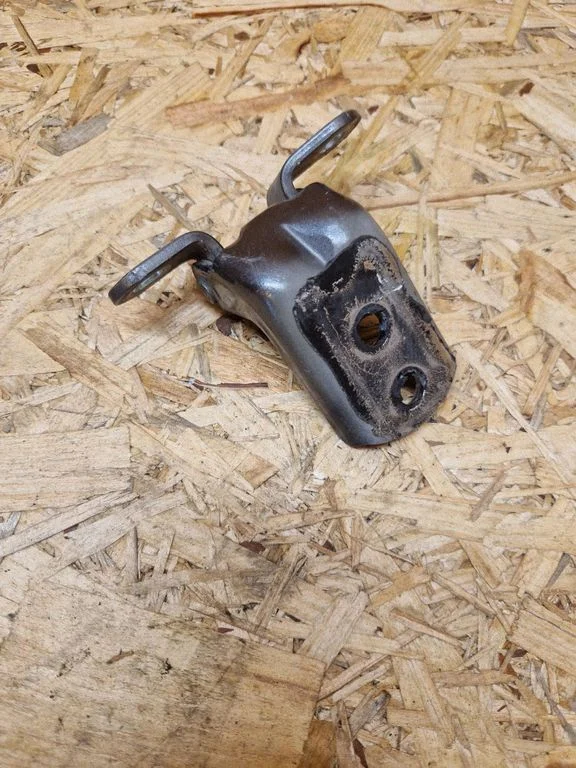 Front door upper hinge 4EAR
