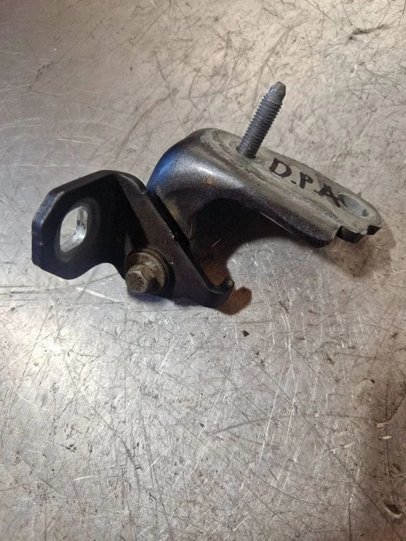 Front door lower hinge – Ford Mondeo MK V (2014-)